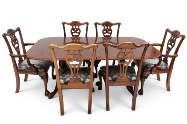 Chippendale Style Mahogany Dining Table And Six Chairs, 20th C. 7 PCS